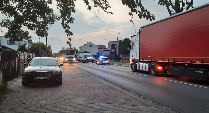 Łowicz. Zdarzenie drogowe z udziałem busa i skutera