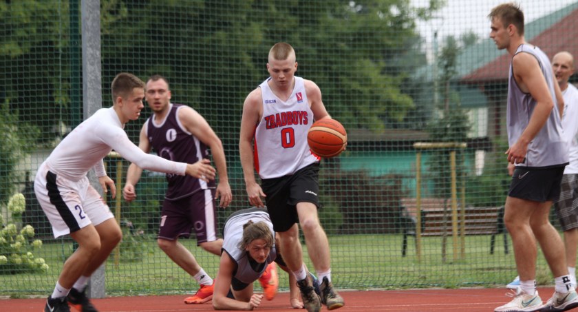 Łowicz. 3. edycja Basketball Tournament 3x3 (foto, film)