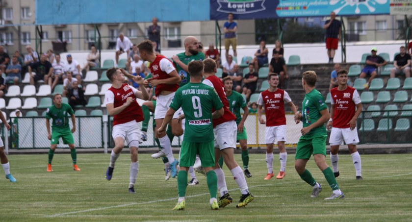 Remis Pelikana. Gol z rzutu wolnego na wagę jednego punktu (foto)