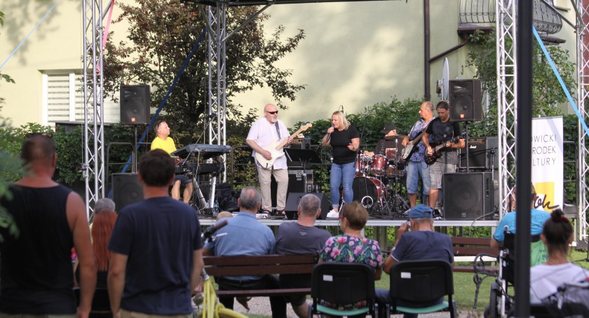 Koncert letni przy baszcie. Koniunktura zagrała przeboje Breakout i nie tylko (foto, film)