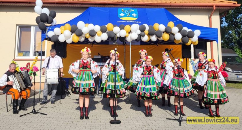 Gmina Nieborów. Pożegnanie wakacji i jubileusz Dziecięcego Zespołu Ludowego Krzewina (foto, film)