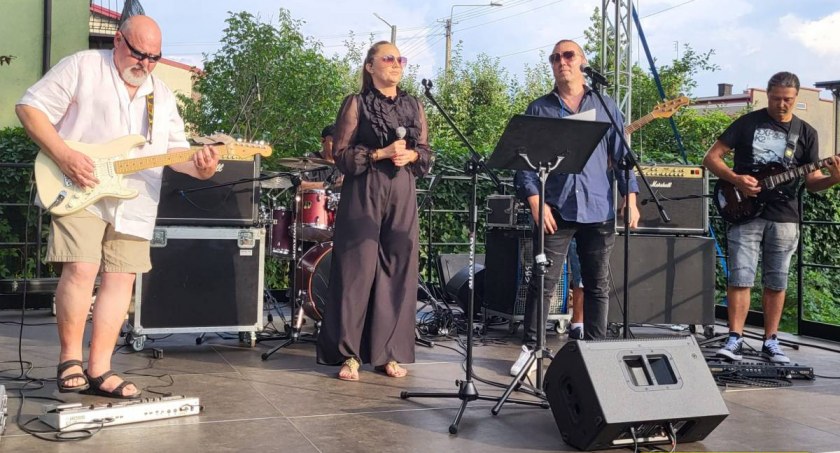 Agata Adamas i Koniunktura na scenie plenerowej przy baszcie (foto, film)