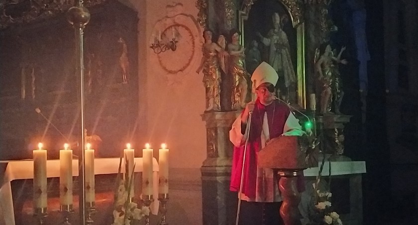Łowicz. Nocne zwiedzanie Krypt Prymasowskich (foto,film)