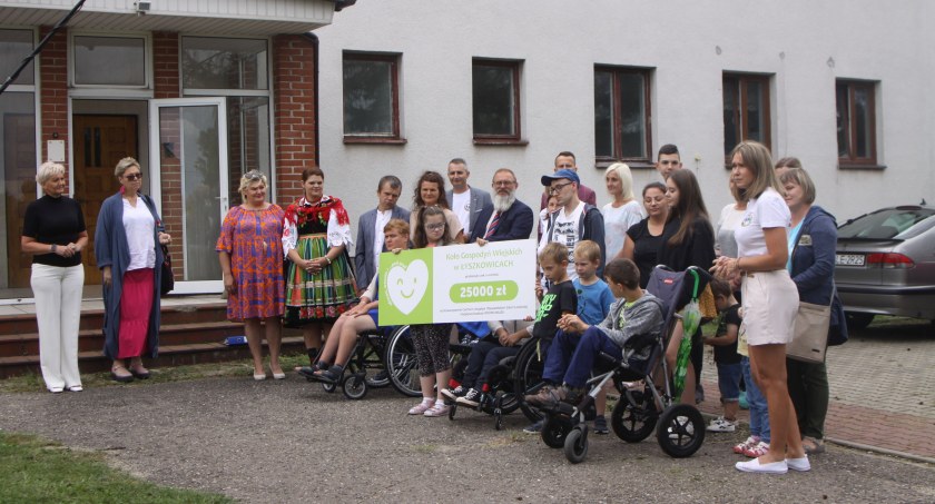 Zduny. KGW Łyszkowice wsparło budowę Domu na 105 dla niepełnosprawnych (foto)