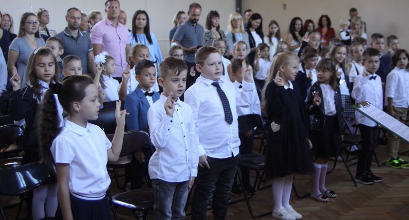 Witaj szkoło! Rozpoczęcie roku szkolnego 2022/2023 w SP nr 1 w Łowiczu (foto, film)