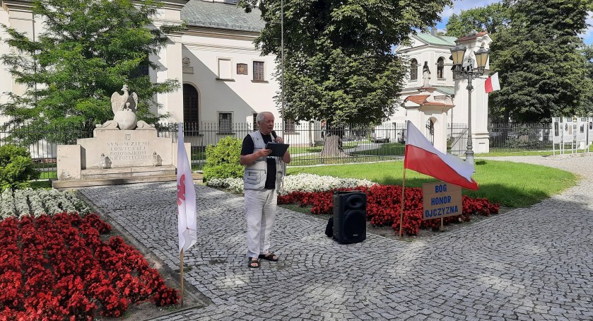 Łowicz. Pikieta na Starym Rynku