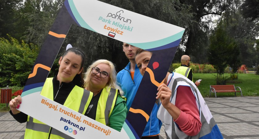 Łowicz. W Parku Miejskim zainaugurowano parkrun (foto,film)