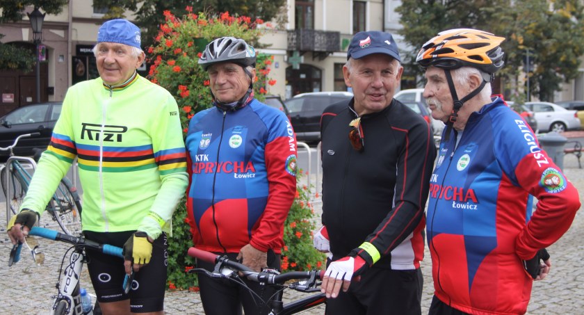 Łowicz. Wycieczka rowerowa z Tadeuszem Mytnikiem i Mieczysławem Nowickim (foto)