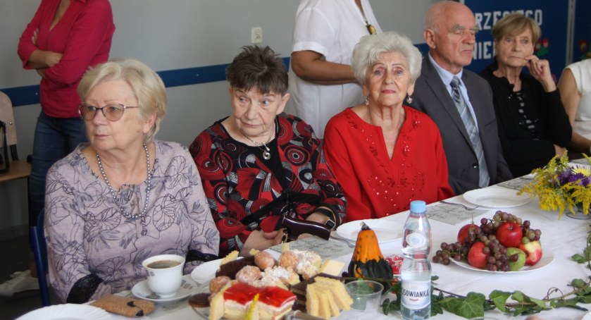Łowicz. Przy kawie o początkach Uniwersytetu Trzeciego Wieku (foto, film)