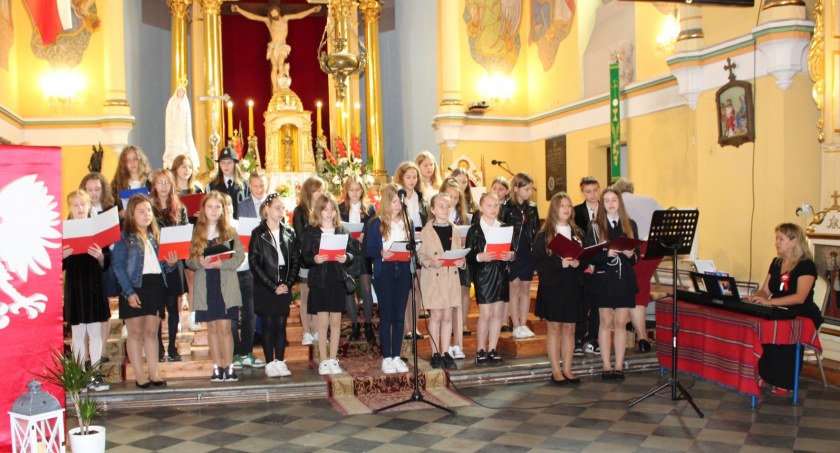 Kocierzew Płd. Premiera hymnu szkoły podstawowej [film]