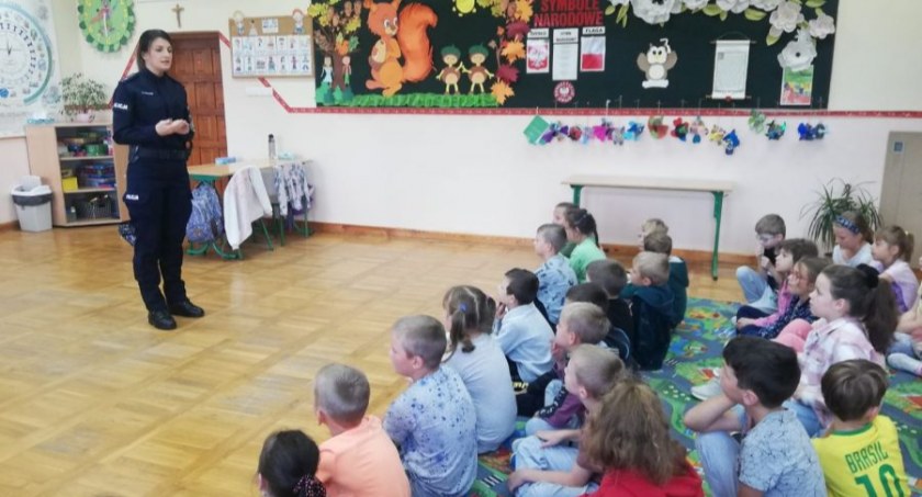 Policjanci rozpoczęli cykl profilaktycznych spotkań z młodzieżą