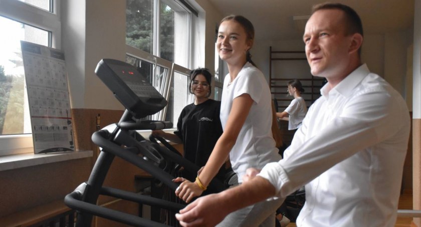 Nowy sprzęt sportowy w I LO (foto,film)