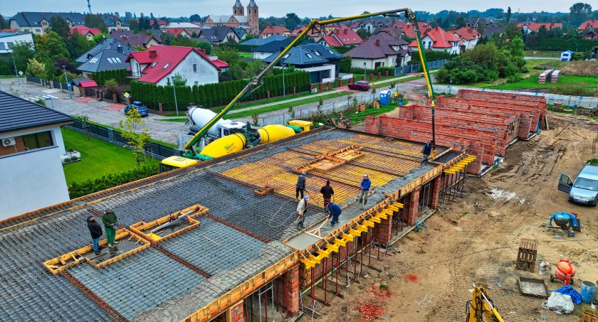 Wylano stropy segmentowców na Bratkowicach