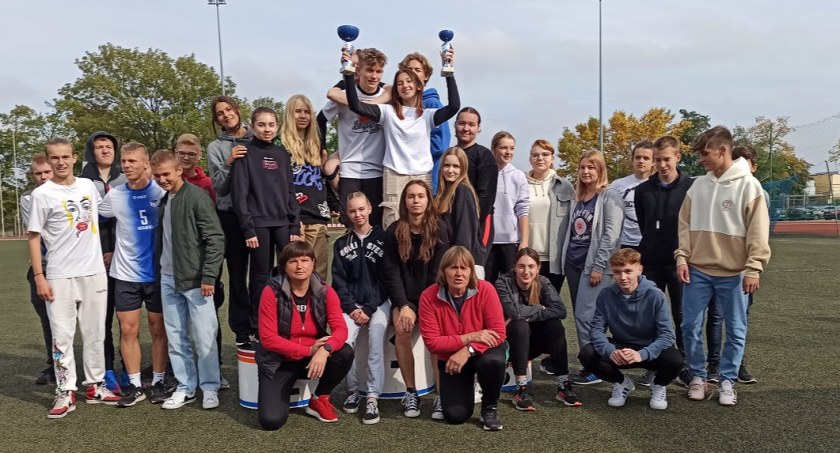Kolejny podwójny sukces sportowy uczniów II LO