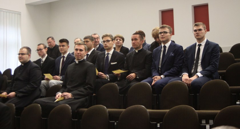 Inauguracja roku akademickiego w WSD w Łowiczu. Za rok uczelnia zostanie przeniesiona (foto, film)