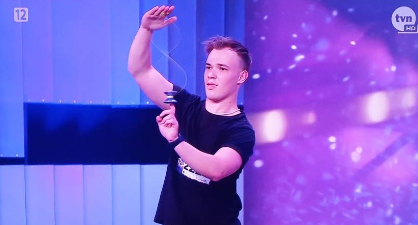 Trzy razy TAK! Kacper Pałatyński w finale Mam Talent!