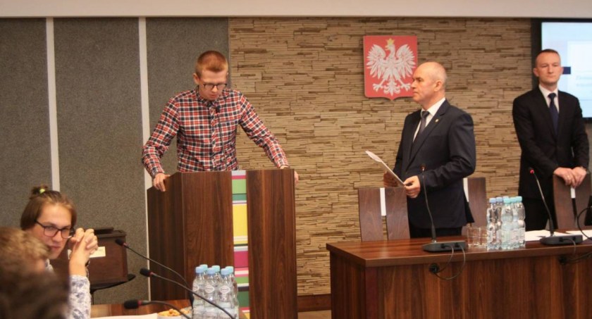 Młodzieżowa Rada Powiatu Łowickiego. Wkrótce wybory młodzieżowych radnych