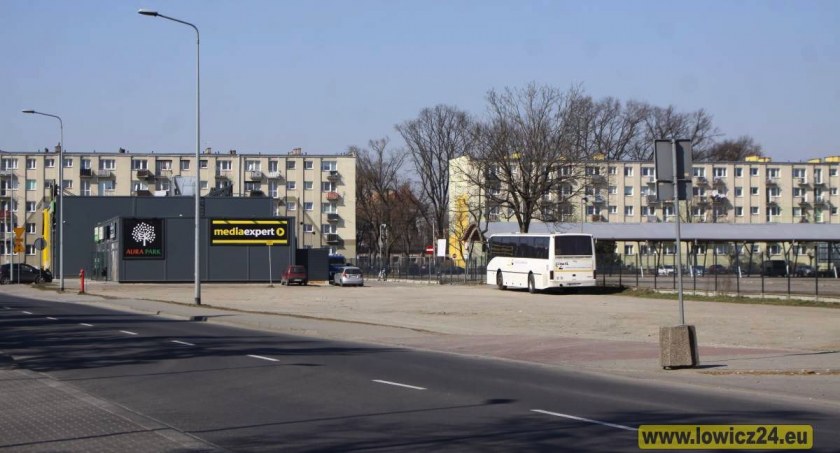 Łowicz. Miasto sprzedało działkę przy targowisku