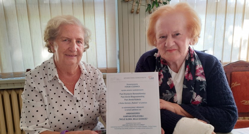 Seniorzy z Łowicza na podsumowaniu projektu „Język wobec starości, szacunek w praktyce” (foto)