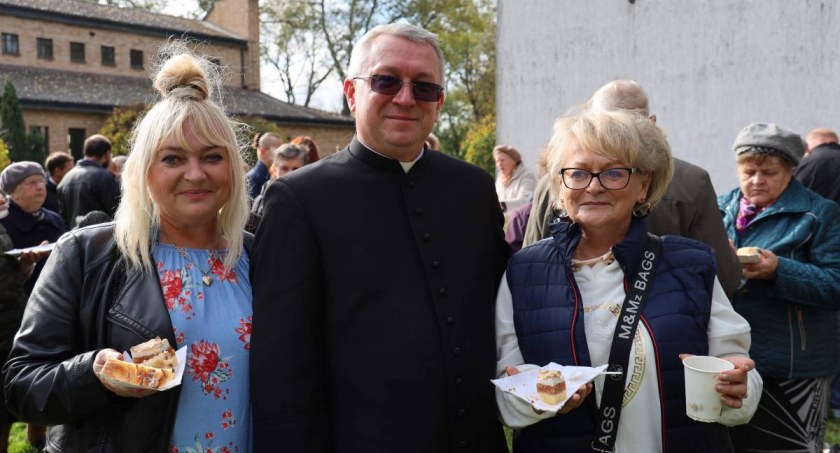 Piknik z jabłkiem w tle, czyli Dzień Papieski w Boczkach Chełmońskich (foto)