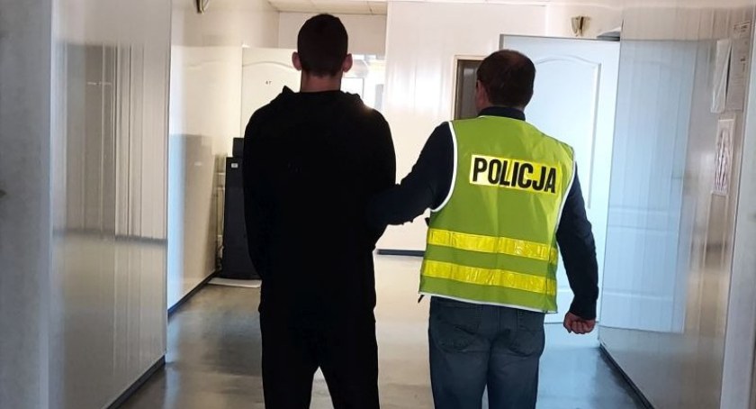 Łowicz. 18-latek kradł perfumy, kosmetyki i alkohole. Usłyszał zarzuty