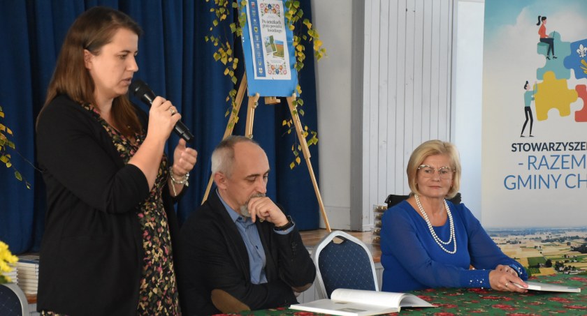 Po ścieżkach gmin powiatu łowickiego, czyli promocja nietypowego przewodnika (foto,film)