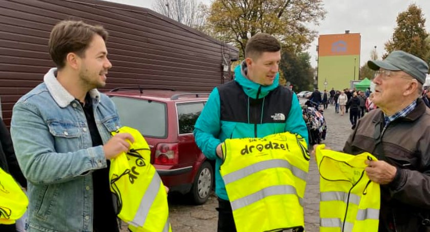 Bądź widoczny na drodze z Łączy nas Łowicz
