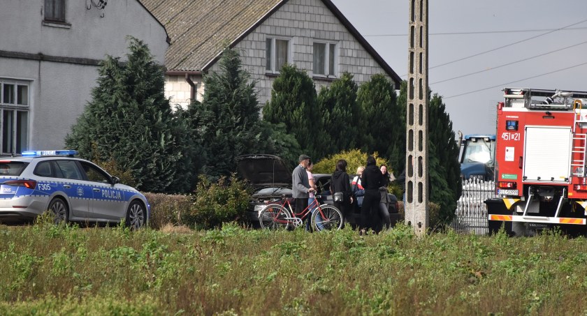 Chruśle. Zasłabł za kierownicą i uderzył w ogrodzenie