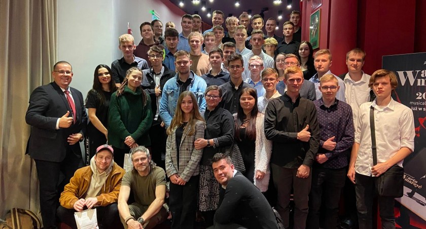 Młodzież z Blichu w Teatrze Muzycznym Roma (foto)