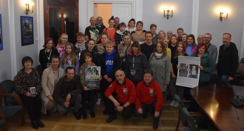 Spotkanie osób kwestujących na łowickich nekropoliach (foto)