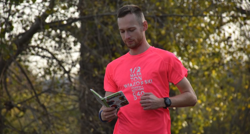 Łowicz. Ósmy miejski parkrun z książką. O co chodzi? (foto,film)