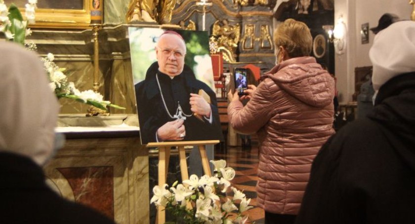 Łowicz. 2. rocznica śmierci bp. Józefa Zawitkowskiego (foto)
