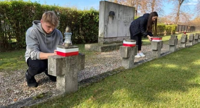 Szkoły pijarskie pamiętały o tych, którzy swe życie oddali za Ojczyznę (foto)