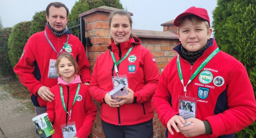 Na łowickich cmentarzach trwa XII kwesta na rzecz ratowania zabytkowych grobów (foto)
