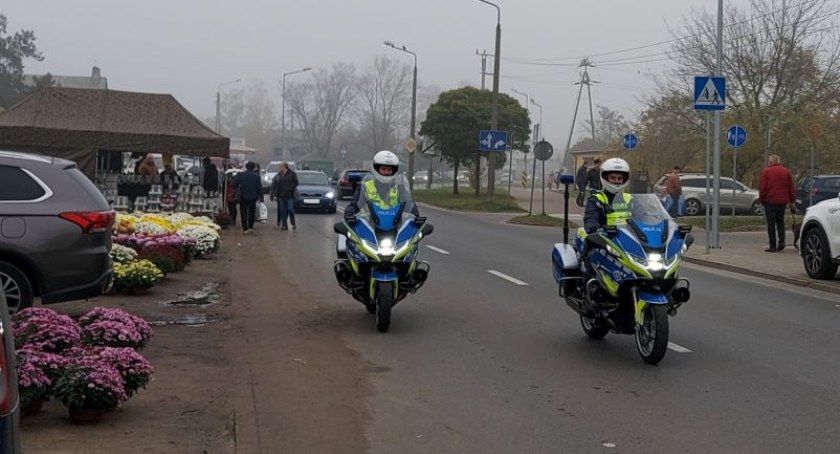 Trwa policyjna Akcja Znicz na łowickich drogach