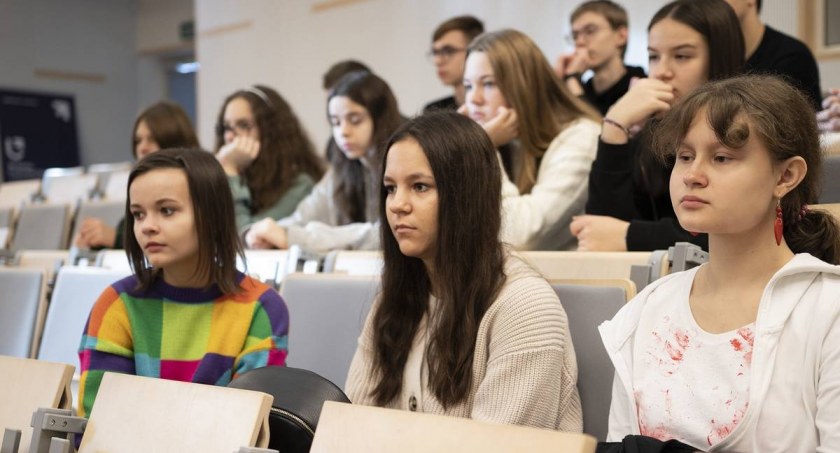 Uczniowie Medyka na uniwersyteckich wykładach (foto)