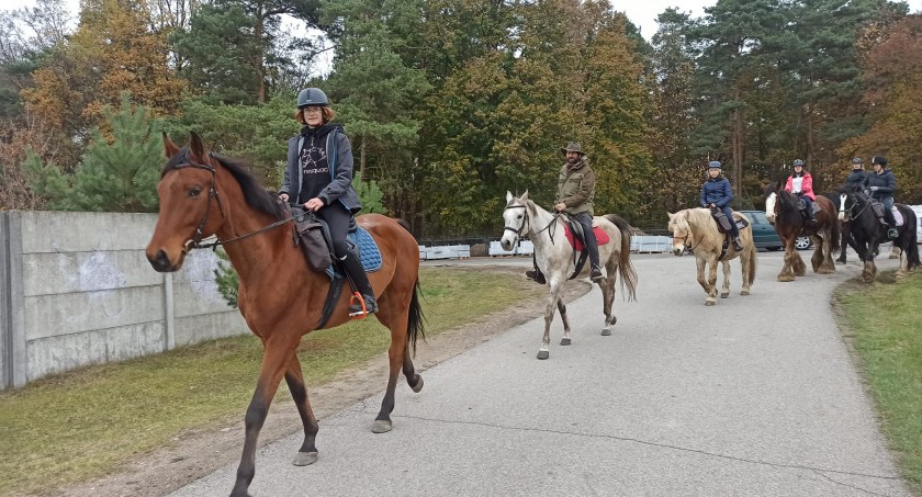Niepodległościowy rajd konny pod Łowiczem (foto)