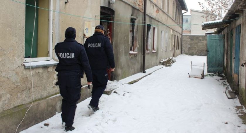Policja apeluje! Nie bądźmy obojętni na zagrożenia związane z wychłodzeniem organizmu