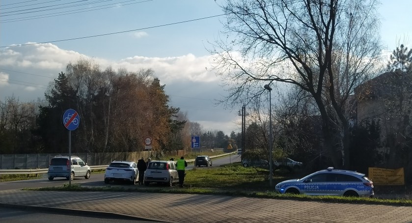Łowicz. Kolizja dwóch osobówek na Zatorzu