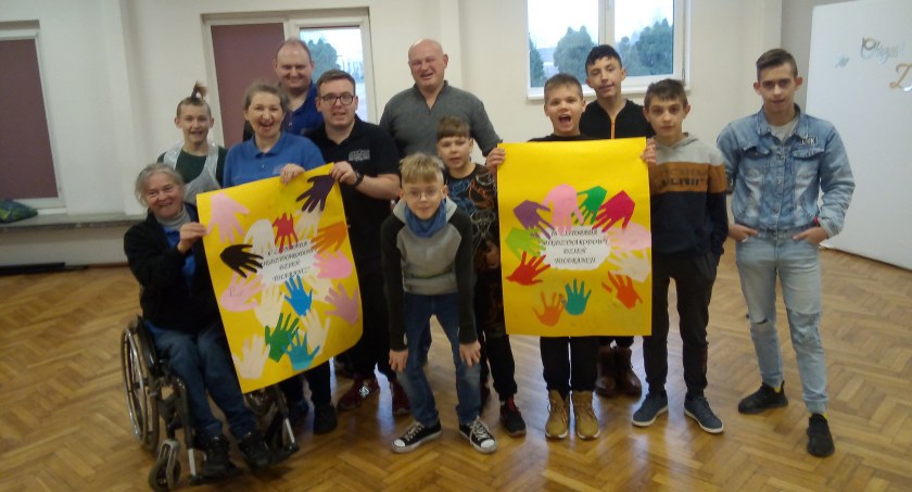 Uczniowie z MOS w Kiernozi dowiedzieli się czym jest tolerancja (foto)