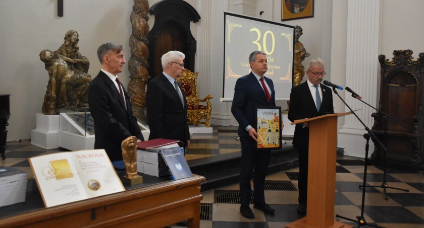 Jubileusz 30-lecia ŁTPN i 65-lecia ŁSM obchodzono w łowickim muzeum (foto,film)