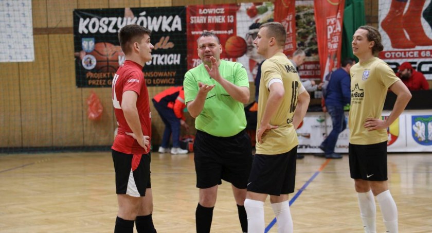 Ruszyła jubileuszowa, 30. edycja Łowickiej Ligi Futsalu (foto, film)