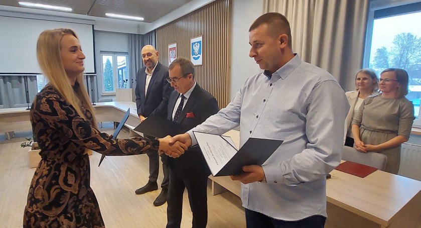 Gmina Łowicz nagrodziła najzdolniejszych studentów (foto)