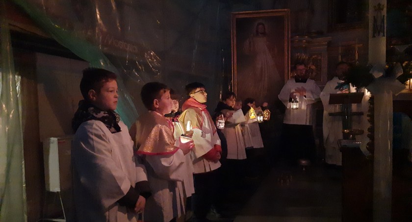 Roraty w Łowiczu. Porządek Mszy św. roratnich w łowickich kościołach