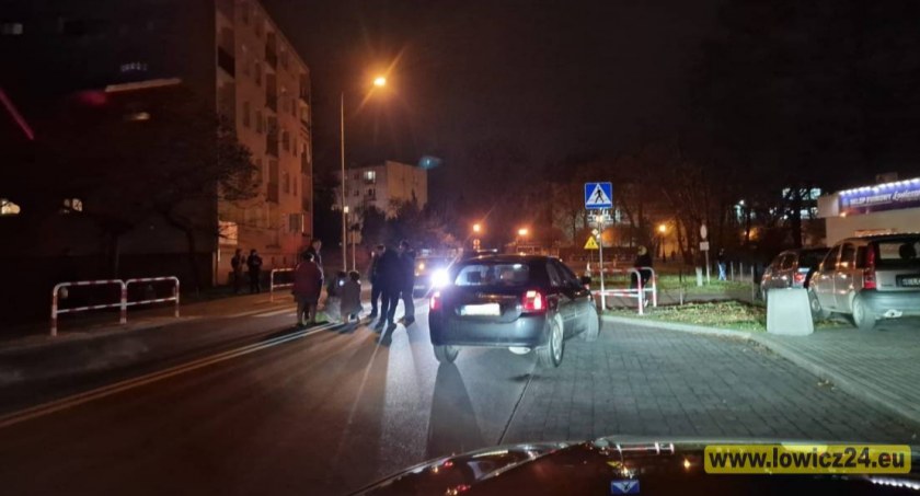 Łowicz. Piesza potrącona na pasach! AKTUALIZACJA!