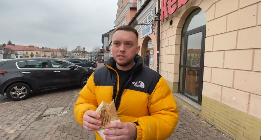 Znany youtuber testował kebaby w Łowiczu. Który wygrał w jego rankingu?