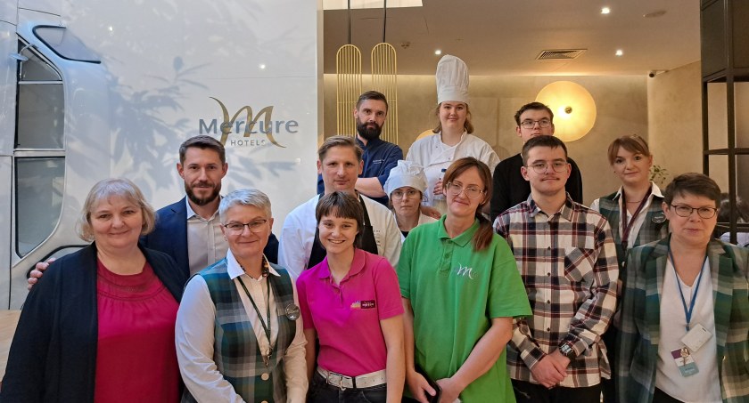 Młodzież z Branżowej Szkoły Specjalnej w warszawskim Hotelu Mercury (foto)