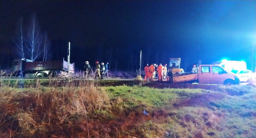 Parma. Wypadek z udziałem pojazdu ciężarowego i koparki 