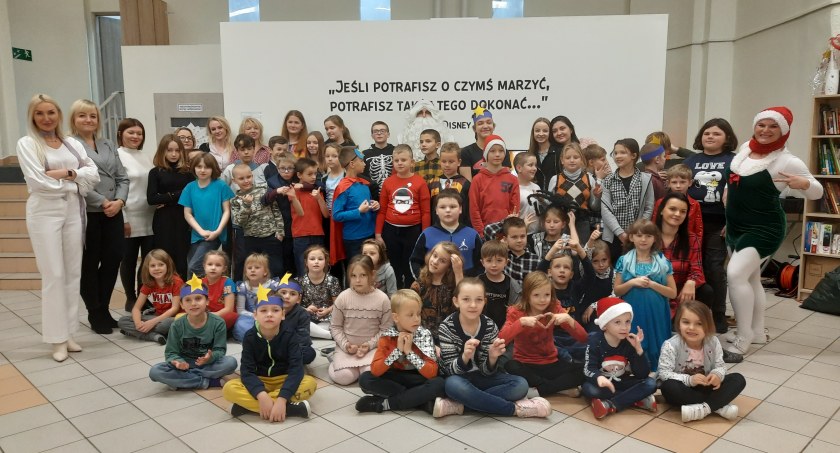 Bal andrzejkowo-choinkowy w świetlicy Przystanek Plus w Łowiczu (foto)