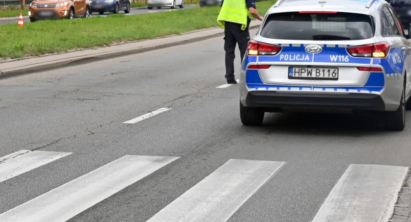 Łowicz. Potrącenie pieszej na pasach